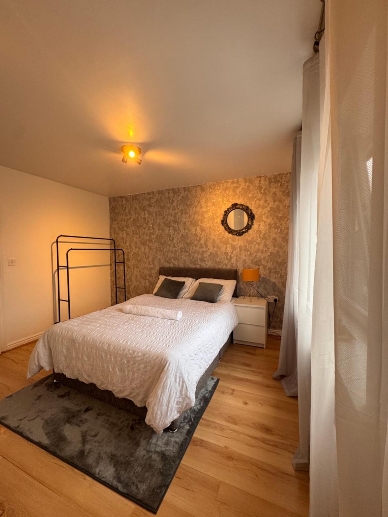 Apartment Stylish Townhouse- Centre - O2 Apollo